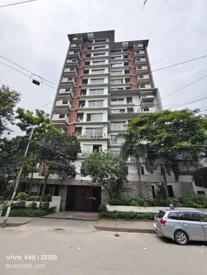 ধানমন্ডি ৪-এ ৩ বেডরুমের অ্যাপার্টমেন্ট বিক্রির জন্য