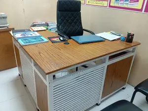 এক্সিকিউটিভ অফিস টেবিল