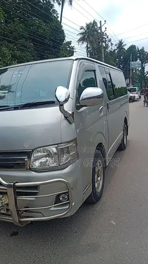 Toyota HiAce 2010 Silver