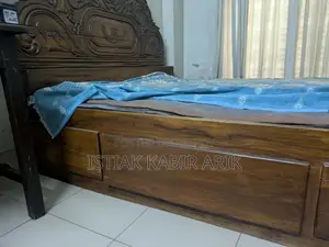  ৬×৭ সাইজের খাট বিক্রয় হবে।