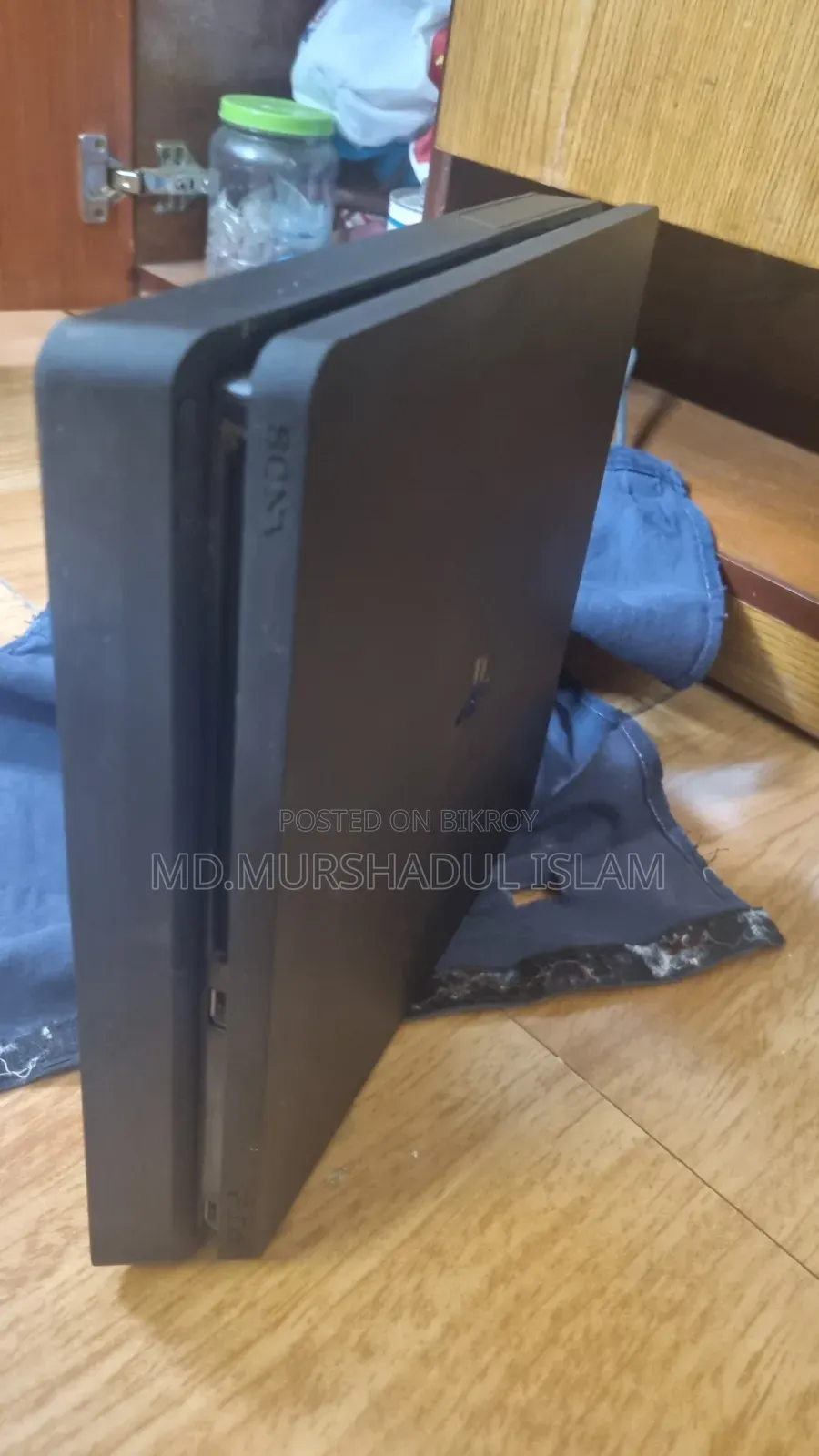 Ps4 Game Console 1TB, 2 Controllers