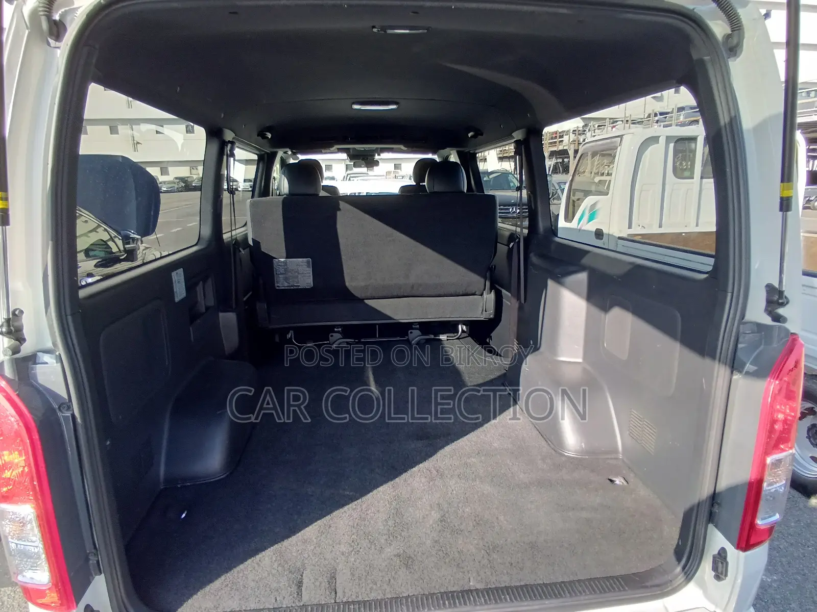 Toyota HiAce 2023 Pearl