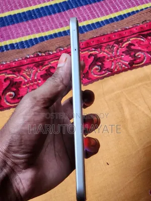 টেকনো স্পার্ক ৪০ প্রো ১২৮ জিবি সিলভার