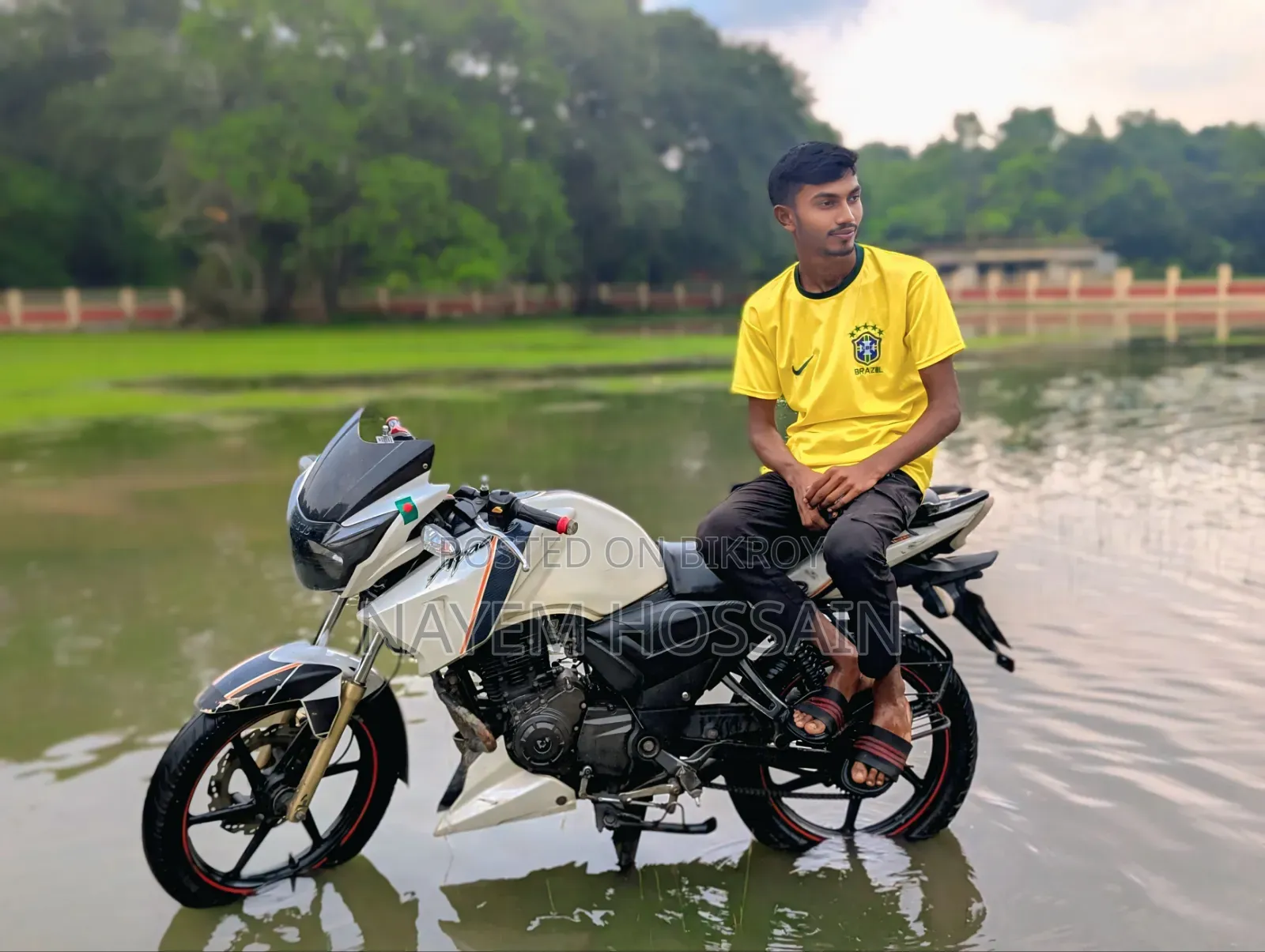 TVS Apache RTR 160 2V 2015 White