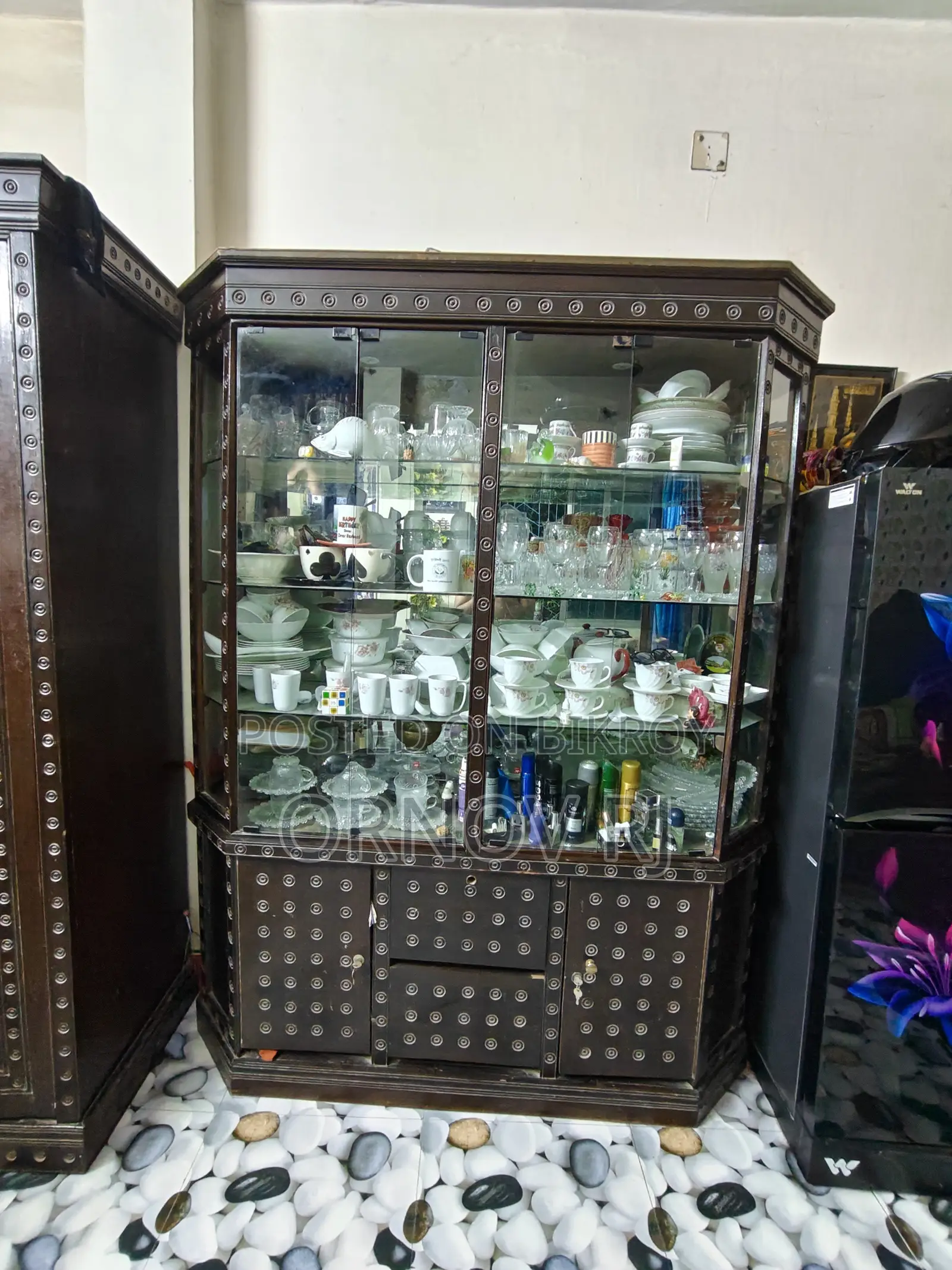 শোকেস ফার্নিচার (৬.৭ ফুট উচ্চতা এবং ৫ ফুট প্রস্থ)