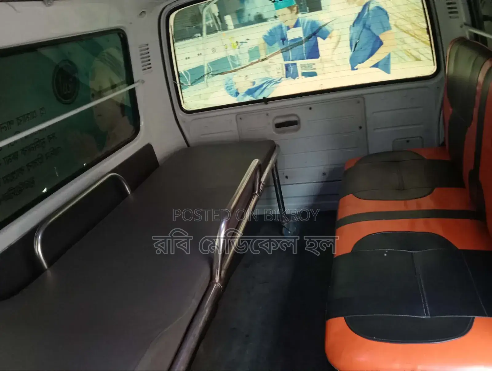টয়োটা হাইএস ২০০৪ সাদা