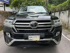 টয়োটা ল্যান্ড ক্রুজার ২০১৯ কালো