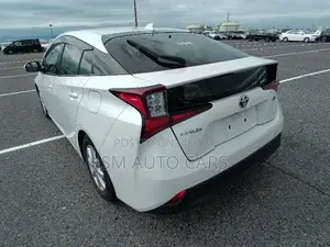Toyota Prius 2021 Pearl