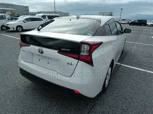 Toyota Prius 2021 Pearl