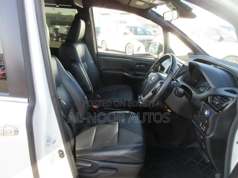 Toyota Esquire 2021 Pearl