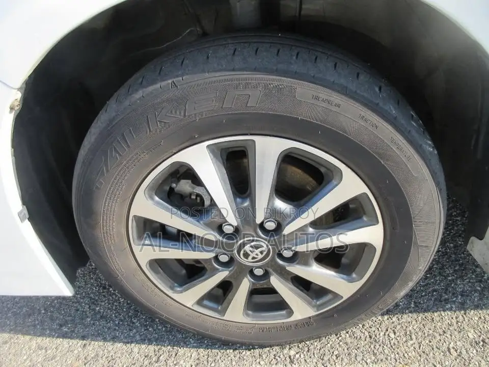 Toyota Esquire 2021 Pearl
