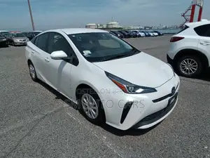 Toyota Prius 2021 Pearl
