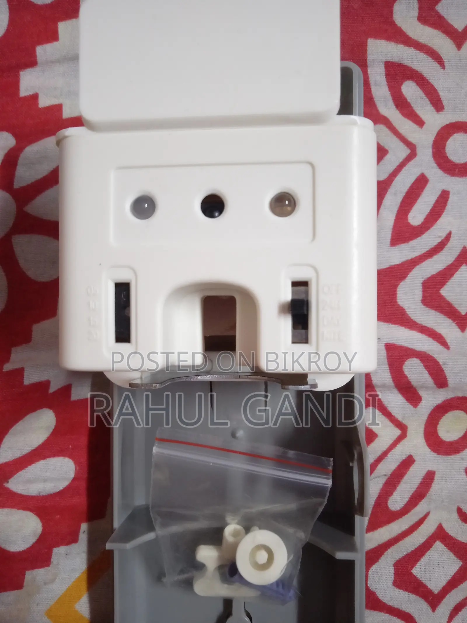 অটোমেটিক পারফিউম ডিসপেনসার