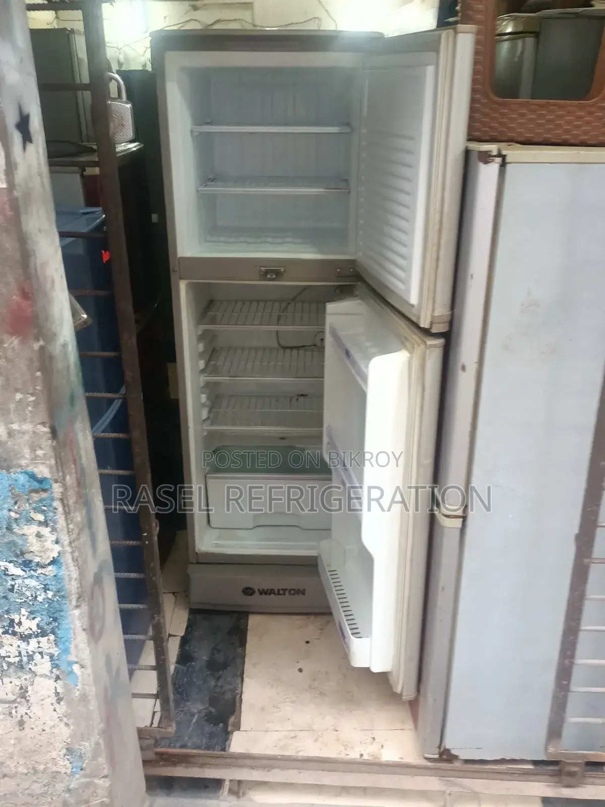 16 CFT running Walton fridge for sale.
