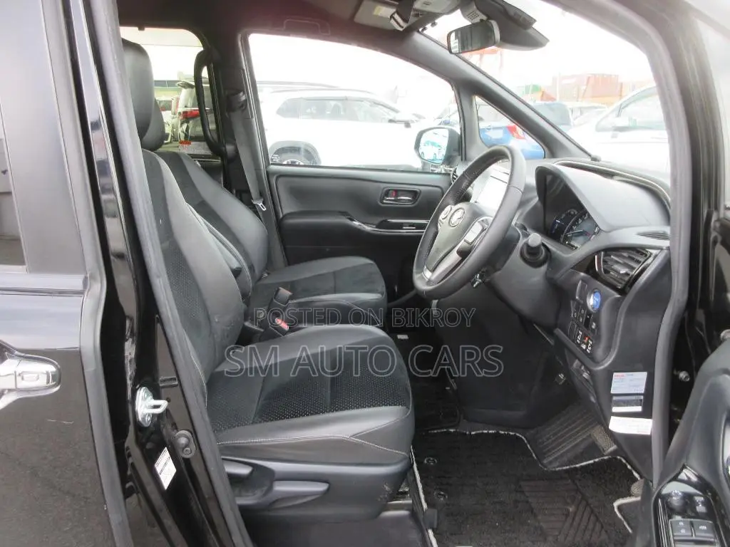 Toyota Voxy 2021 Black