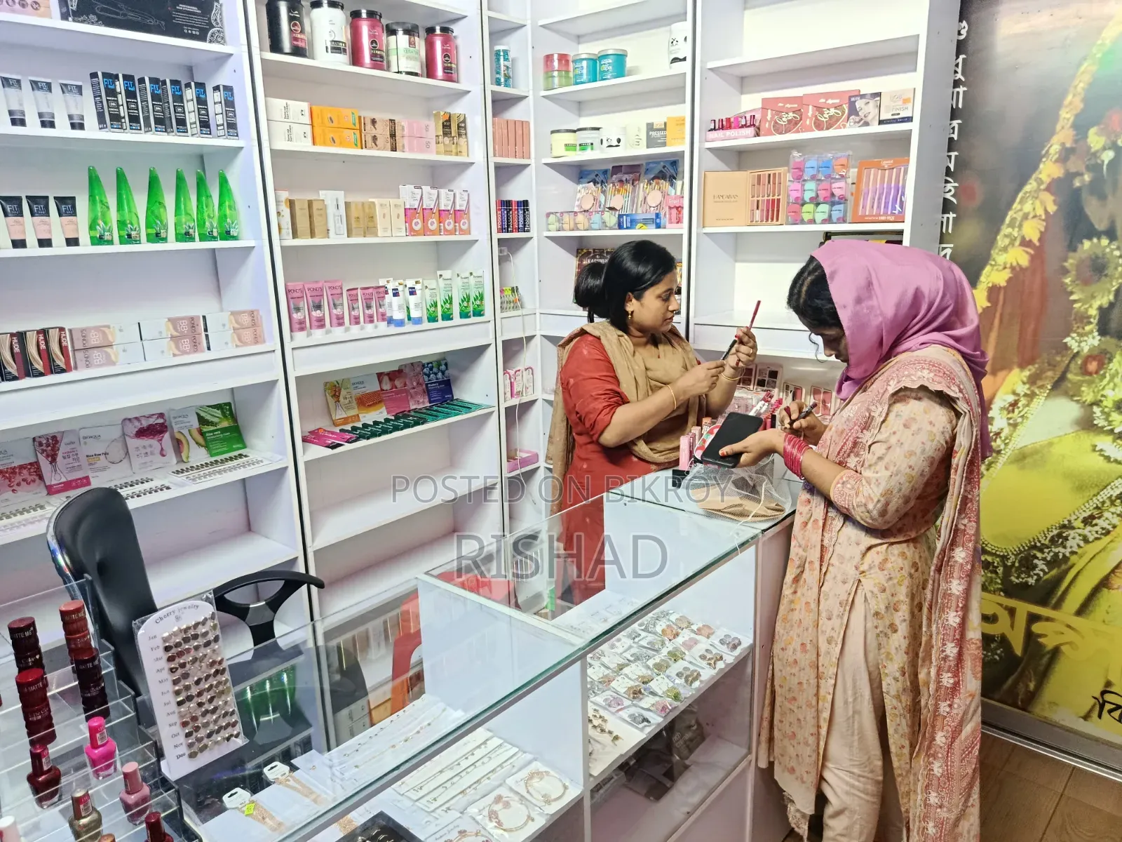 Running Cosmetic Shop+Beauty Parlour