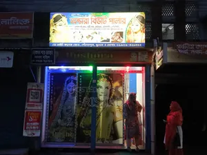Running Cosmetic Shop+Beauty Parlour