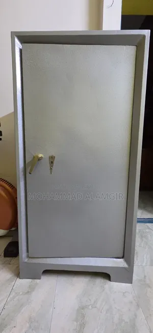 ভিনটেজ মজবুত স্টিলের আলমারি