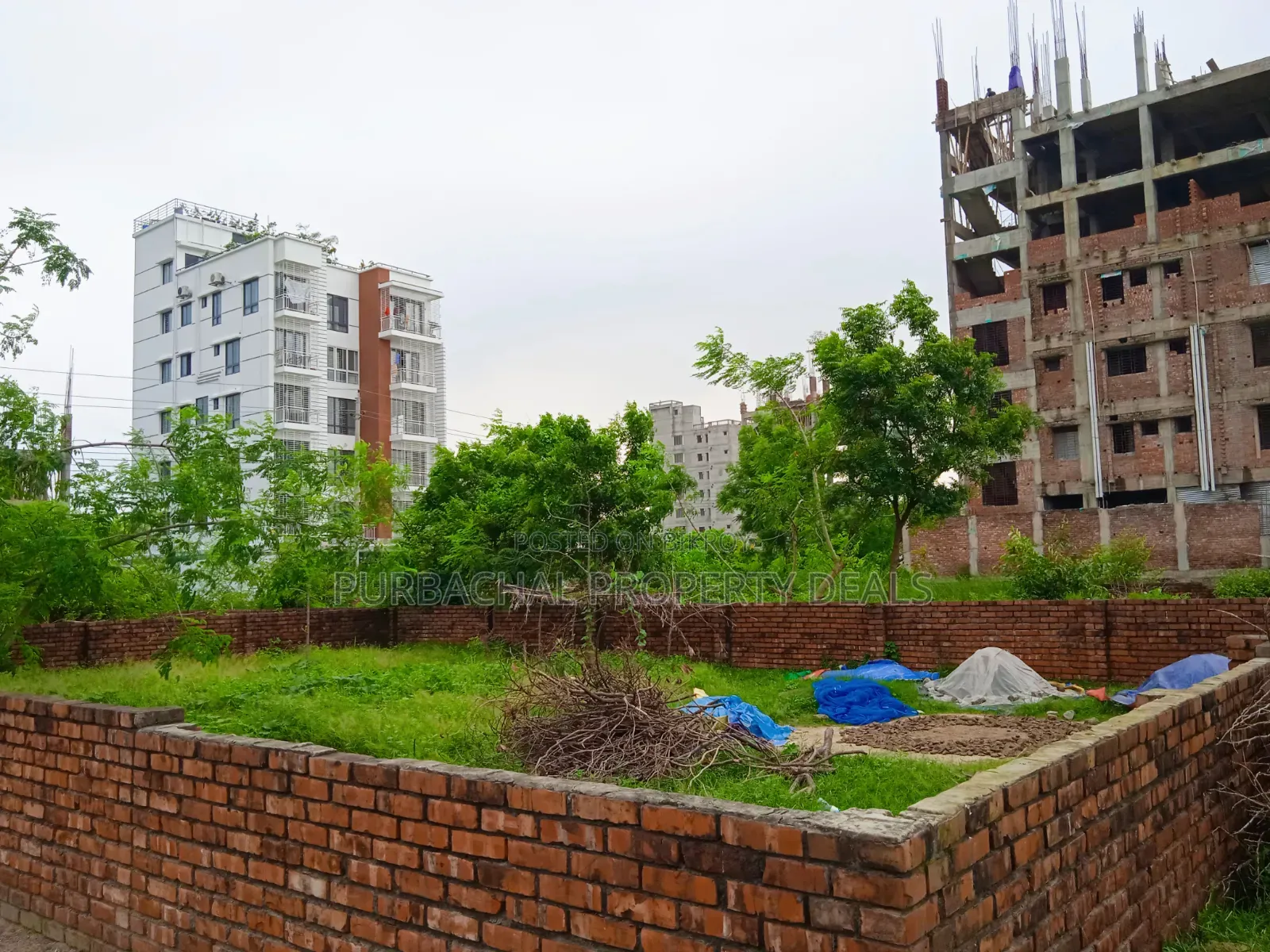 South Facing Lake View Plot for Sale in Bashundhara N Block