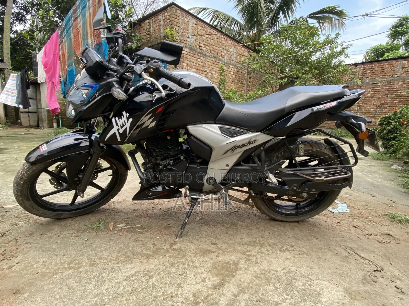 টিভিএস অ্যাপাচি ১৬০ ৪ভি ২০২২ কালো