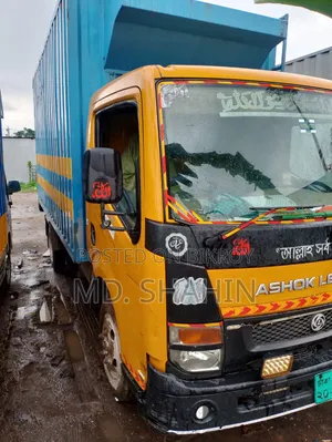 গাড়ি ২০২০ হলুদ