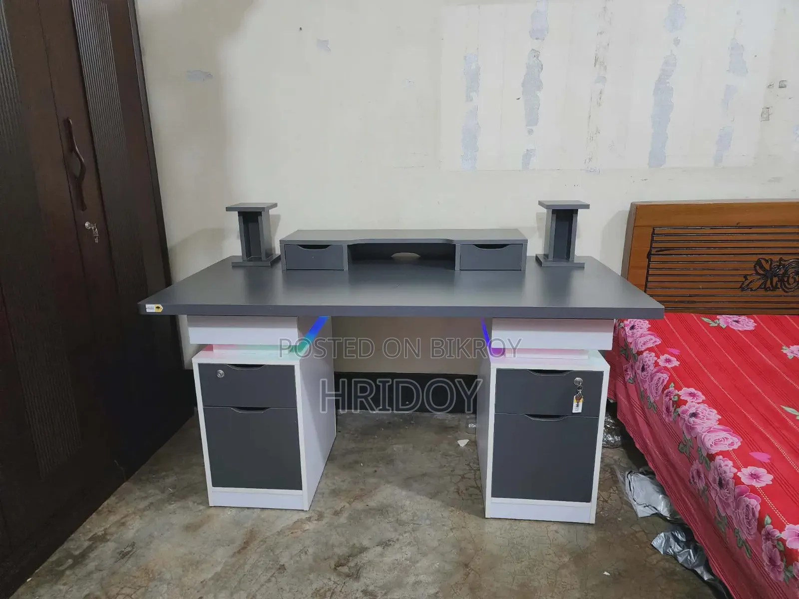 Table for sale. Please call the number given in the description