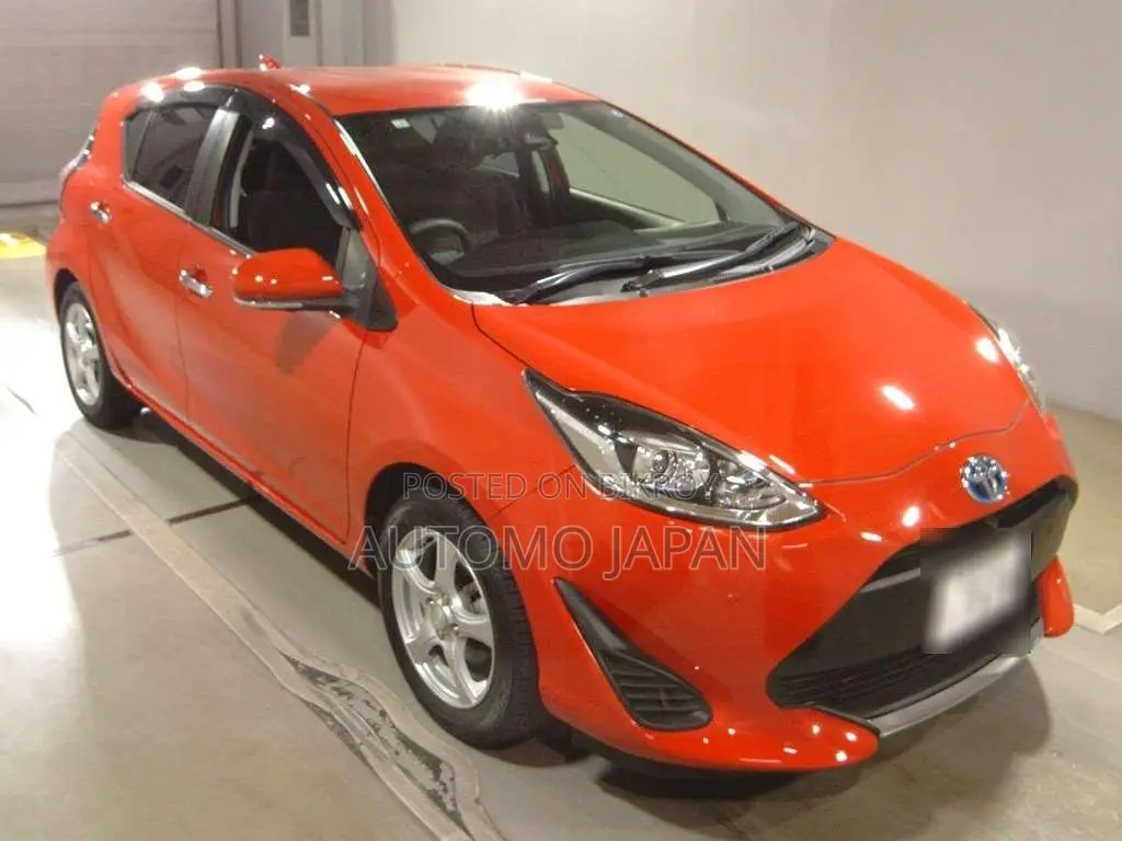 Toyota Aqua 2021 Red