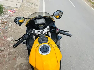 Suzuki GSX-R 2022 Yellow