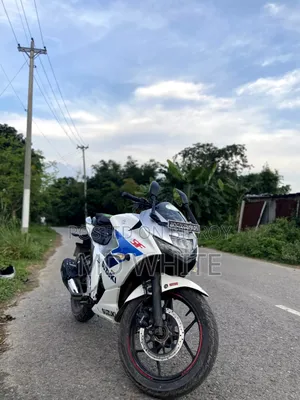 সুজুকি জিক্সার এফআই এবিএস ২০২২ সিলভার
