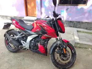 Bajaj Pulsar N250 2023 Red