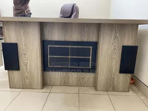 অফিস টেবিল