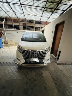 Toyota Esquire 2017 Pearl