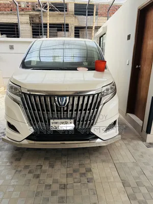 Toyota Esquire 2017 Pearl