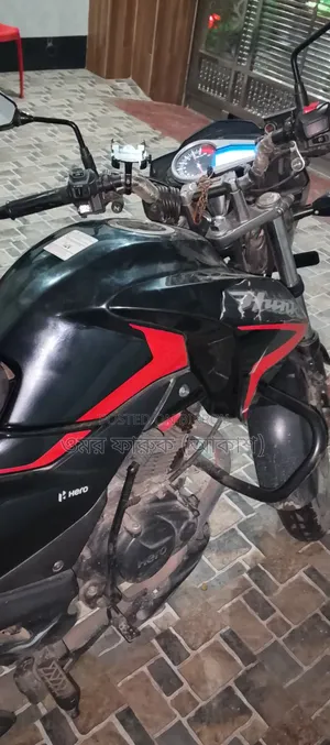 Hero Hero Hunk 150R Dual Disc ABS 2022 Black