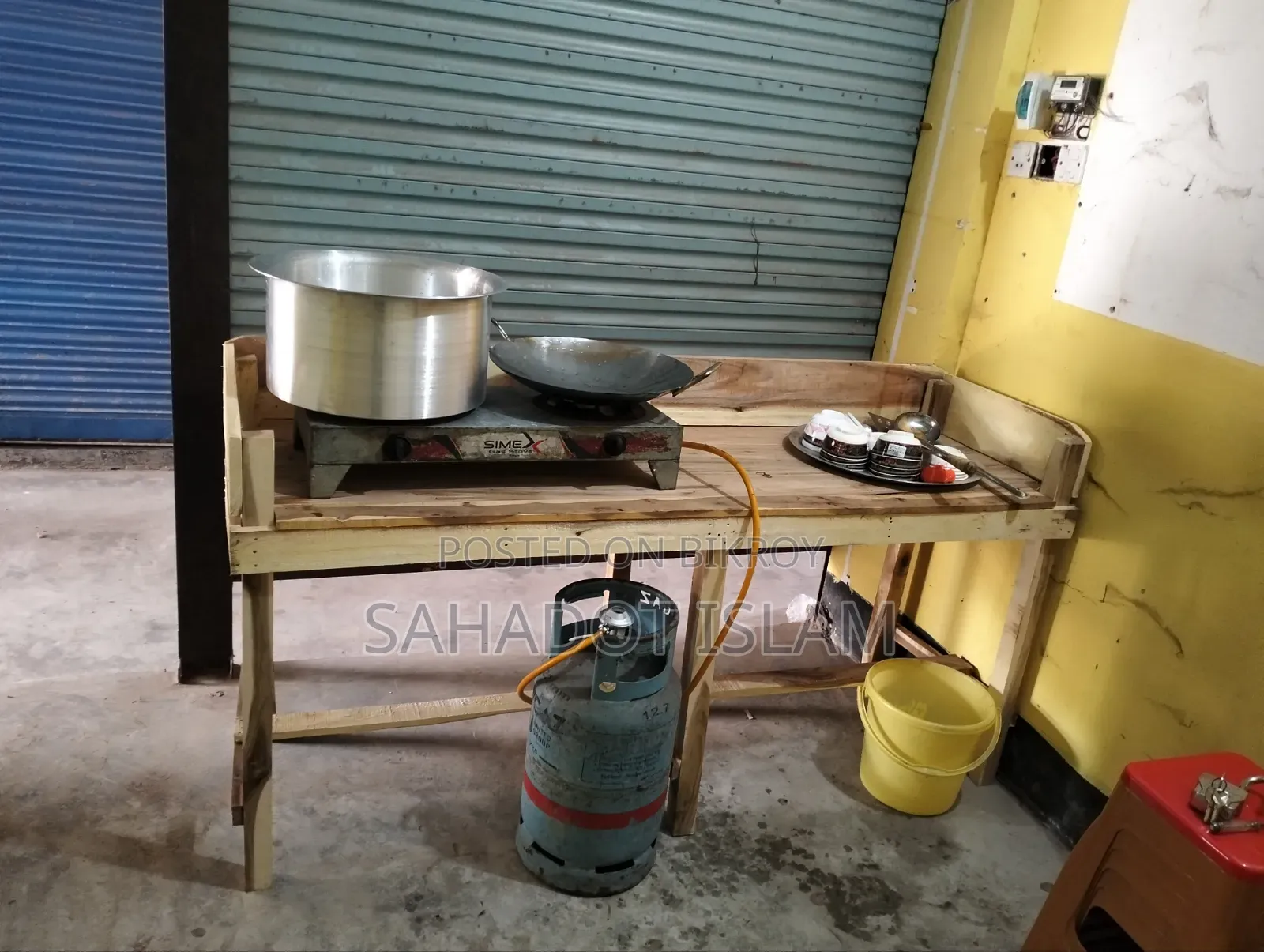 বাবুর্চি এবং বিক্রি করা,খাবার বানানো এবং বিক্রি করা