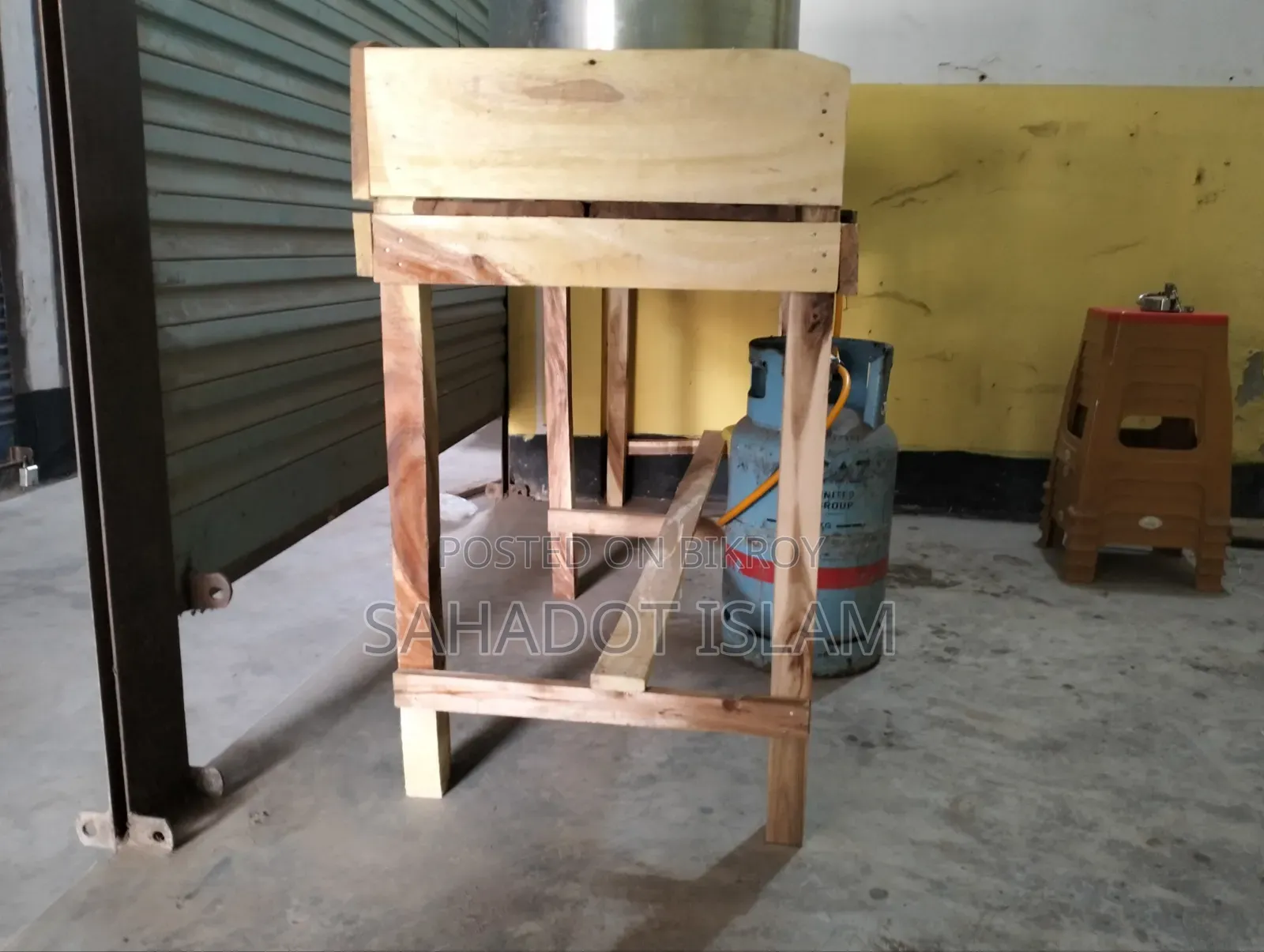 বাবুর্চি এবং বিক্রি করা,খাবার বানানো এবং বিক্রি করা