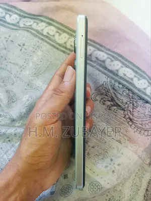 Vivo Y18 128 GB White