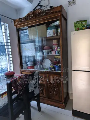 কাঠের ওয়াল শোকেস এবং কাঠের শাড়ির রাখার ওয়ারড্রব