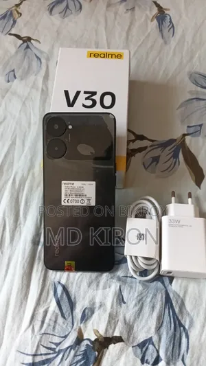 New Realme V30 128 GB Black