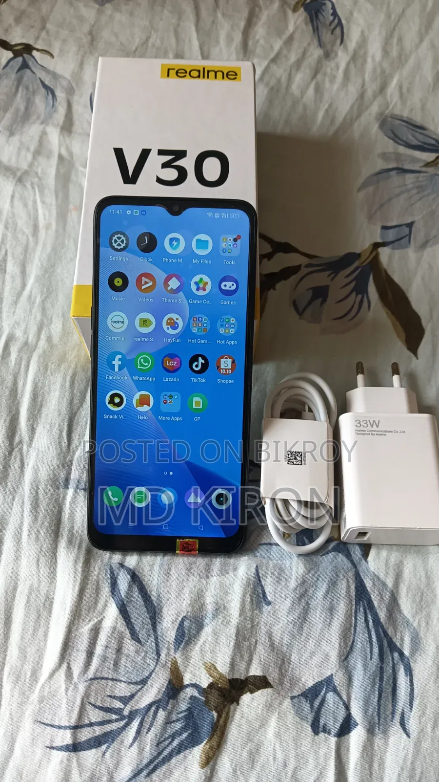 New Realme V30 128 GB Black