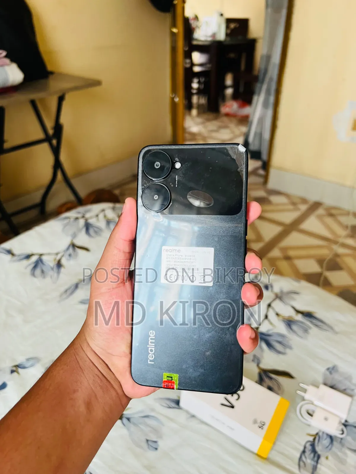 New Realme V30 128 GB Black