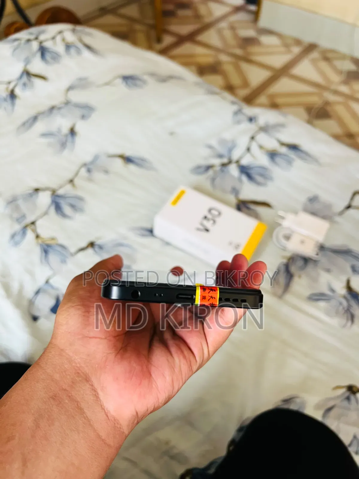 New Realme V30 128 GB Black