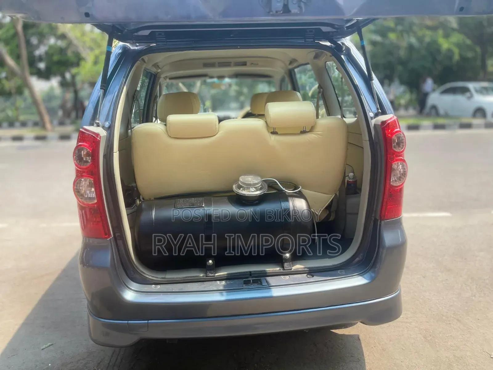 Toyota Avanza 2010 Blue