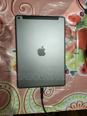 Apple iPad 9.7 64 GB Gray