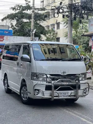 Toyota HiAce 2019 সাদা