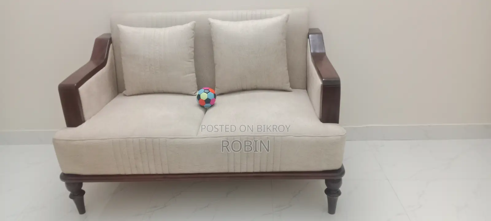 সোফা সেট, টেবিল ৪ মোড়া।