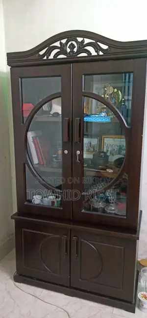 কাঠের আলমারি