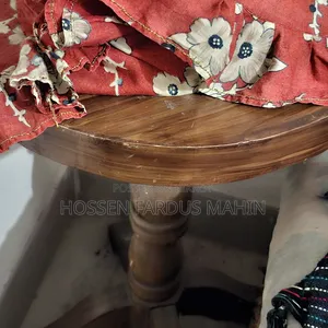 লেম্প লাইট বা ফুলের টব রাখার কাঠের সাইড টেবিল