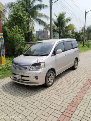 Toyota Noah 2.0 AWD (৮ সিটার) ২০০৩ সিলভার