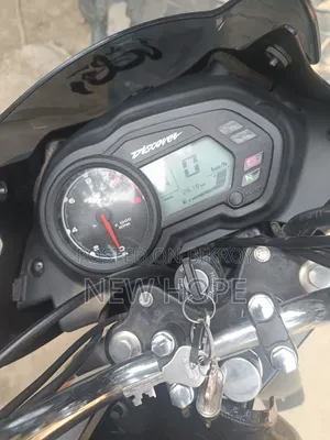 নতুন বাজাজ ডিসকভার ১২৫ ২০২৫ কালো